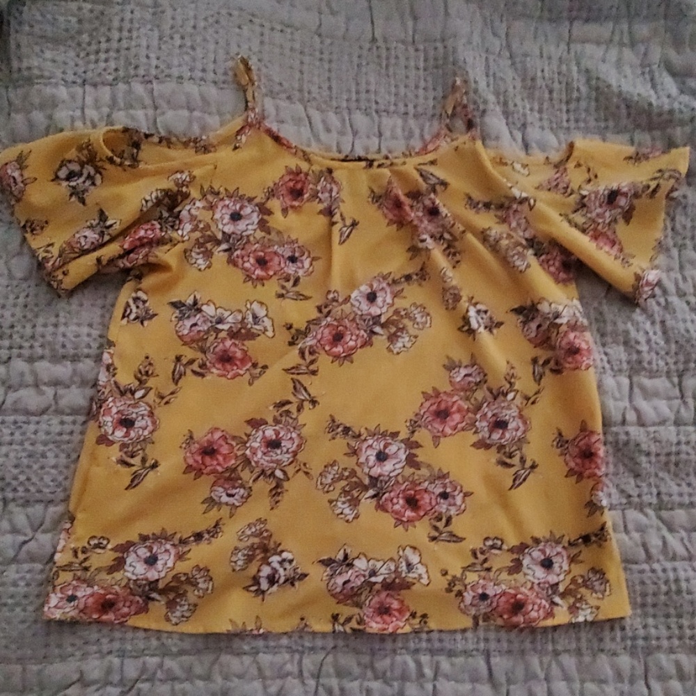 💕AUW | Cold Shoulder Floral top💕
